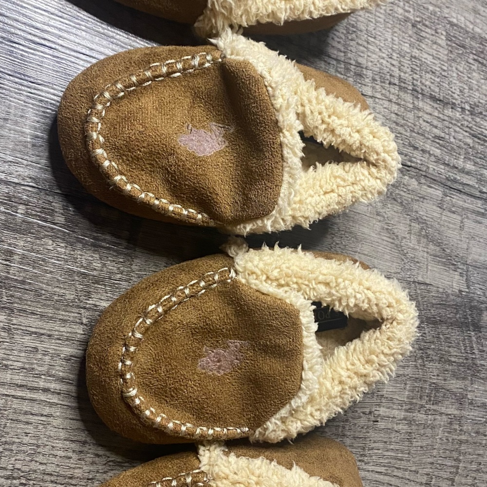 Toddler house shoes Size 7, 2 pair available